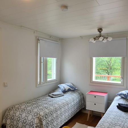 Small Salmon Apartment Утсьоки Екстериор снимка
